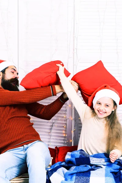 Santa man met blond meisje — Stockfoto