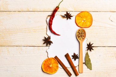 kaşığı baharat kompozisyonu