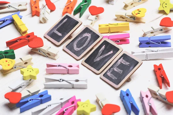 Yönetim Kurulu ile renkli clothespins dönüştürün — Stok fotoğraf