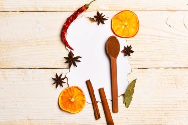 kaşığı baharat kompozisyonu