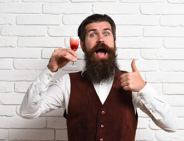 Homem barbudo bonito feliz — Fotografia de Stock