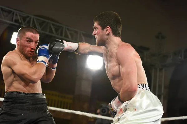 Boxeadores no identificados en el ring durante la lucha por los puntos de ranking —  Fotos de Stock