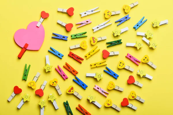 pembe Sevgililer clothespins ile