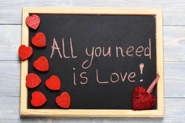 Wszystko czego potrzebujesz jest miłość, namalowany przez kreda — Zdjęcie stockowe