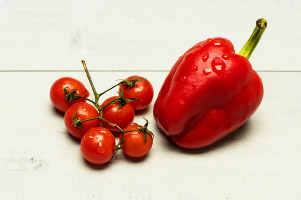 Pimienta fresca y tomates cherry — Foto de Stock