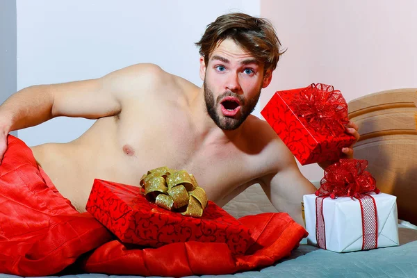 Schöner bärtiger Macho sexy Mann — Stockfoto