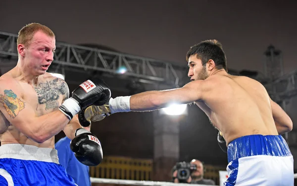 Un boxeur non identifié dans le ring pendant la lutte pour le classement des points — Photo