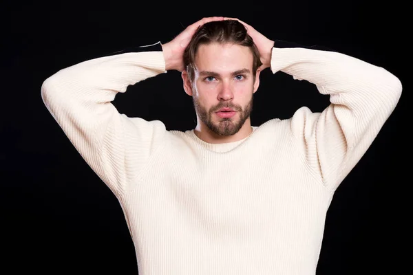 हस्तमैथुन bearded माणूस में स्वेटर — स्टॉक फोटो, इमेज