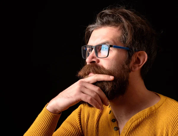 Homme hipster réfléchi dans des lunettes — Photo