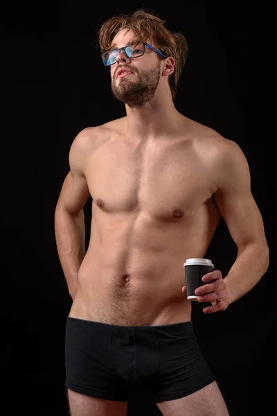 Sexy mann med skjegg og kaffe. – stockfoto