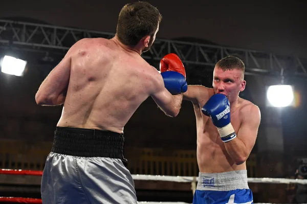 Un boxeador no identificado en el ring durante la lucha por el ranking de poin —  Fotos de Stock