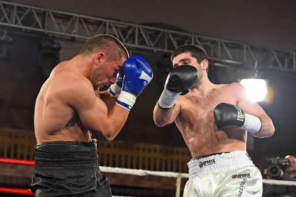 Kimliği belirsiz bir boksörler poin sıralaması için kavga sırasında halka — Stok fotoğraf