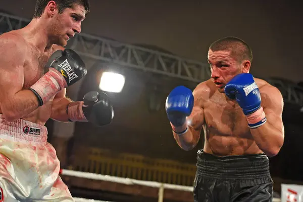 Un boxeador no identificado en el ring durante la lucha por el ranking de poin —  Fotos de Stock