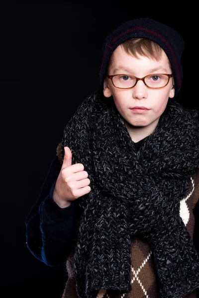 Pequeño chico nerd en gafas — Foto de Stock