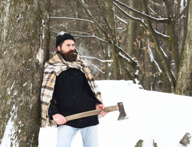 Yakışıklı ya da oduncu.