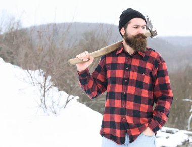 Yakışıklı ya da oduncu.