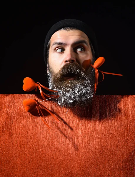 Bell'uomo con il cuore in barba — Foto Stock