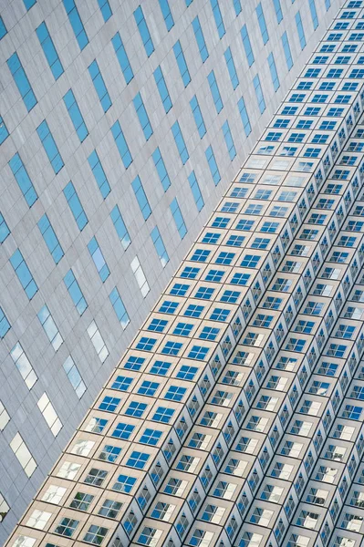 Panorama och perspektiv vidvinkel vy till stål blå bakgrund av glas — Stockfoto