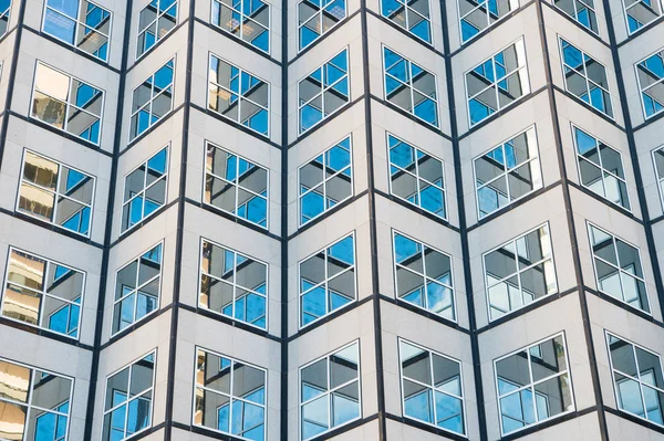 Panorámica y perspectiva amplia vista al fondo azul acero de vidrio —  Fotos de Stock