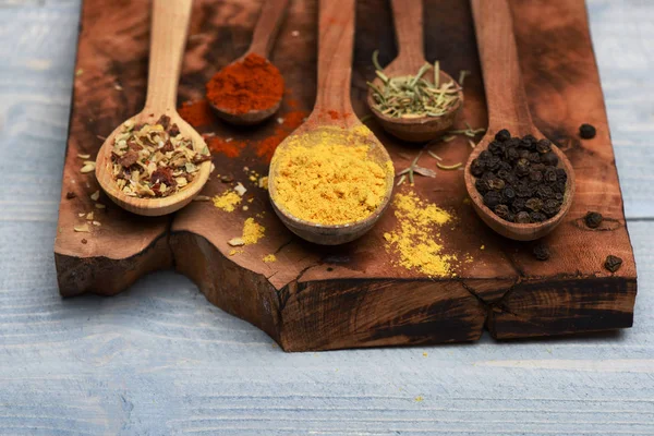 Uppsättning av olika aromatiska kryddor — Stockfoto