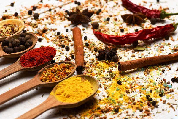 Uppsättning av olika aromatiska kryddor — Stockfoto