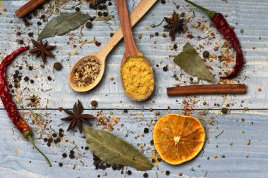 çeşitli aromatik baharat seti