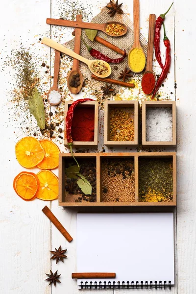 Set van verschillende aromatische kruiden — Stockfoto