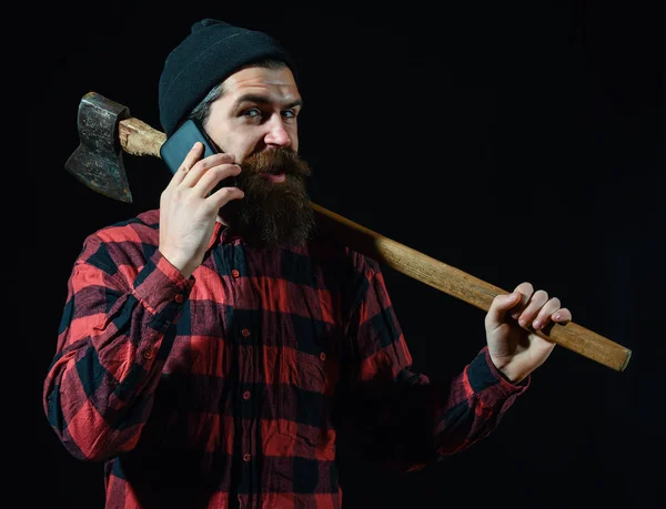 Homem com telefone e machado — Fotografia de Stock