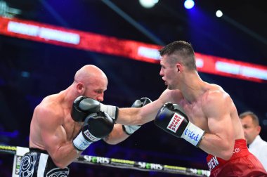 Kimliği belirsiz bir boksörler sıralaması için kavga sırasında halka