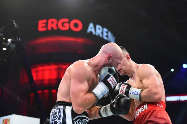 An unidentified boxers in the ring during fight for ranking points — Stock Photo, Image