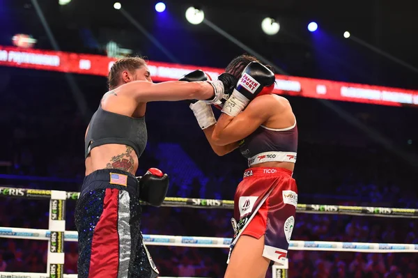 Strijd tussen Ewa Piatkowska en Aleksandra Magdziak Lopes — Stockfoto