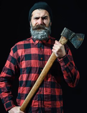 Baltalı sakallı adam.