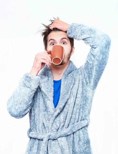 Hombre barbudo guapo con taza en albornoz de rizo —  Fotos de Stock