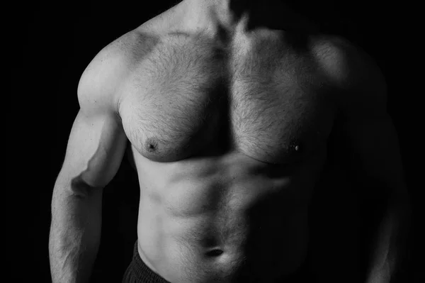 Sexy muscular masculino torso com peludo peito de homem treino — Fotografia de Stock