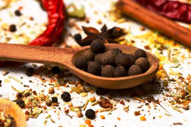 çeşitli aromatik baharat seti