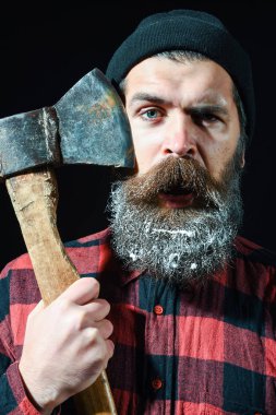 Baltalı korkak adam.