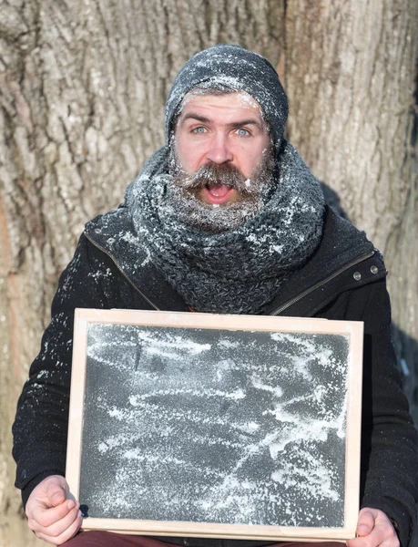 冬季留胡子男子与板 — 图库照片