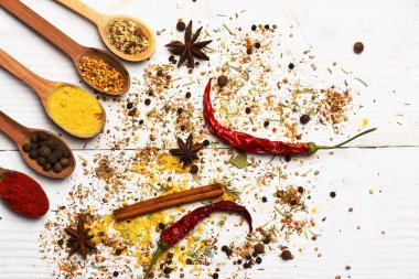 çeşitli aromatik baharat seti