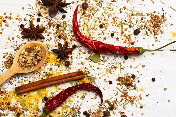 Sett med forskjellige aromatiske krydder – stockfoto