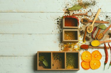 çeşitli aromatik baharat seti