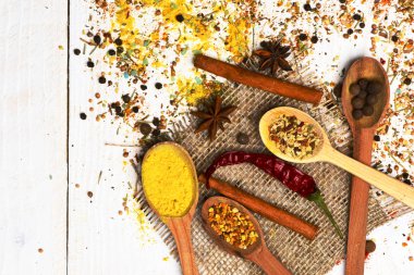 çeşitli aromatik baharat seti