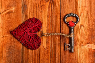 Sevgililer kalp ile metalik anahtar