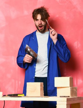 Macun tutan Oluşturucu adam bıçaklar