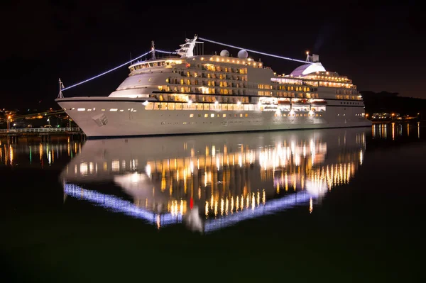 Grande navio de cruzeiro de luxo st noite — Fotografia de Stock