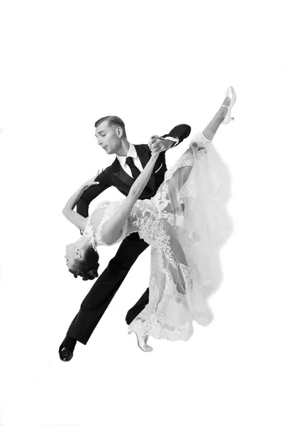 Ballrom-Tanzpaar in Tanzpose isoliert auf weißem Junggesellengrund — Stockfoto