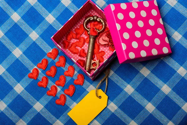 Jogo de Valentim amo símbolo de coração, caixa presente com chave — Fotografia de Stock