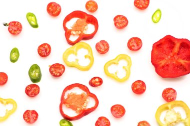 renkli sebze, cherry domates, kırmızı biber, biber biber izole üzerinde beyaz