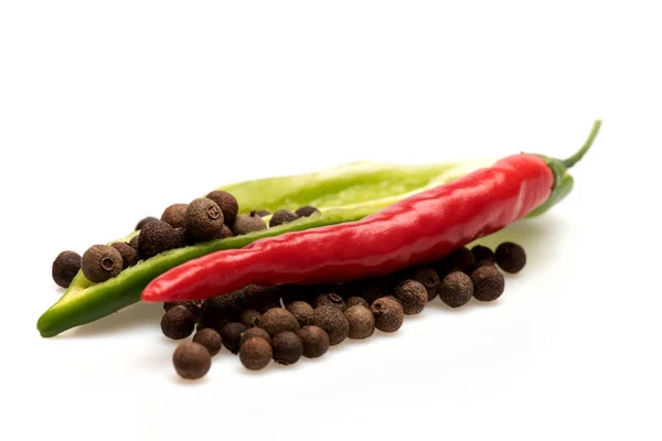 Colorful vegetables, allspice, tomato, capsicum, chilli pepper isolated on white — Stock Photo, Image