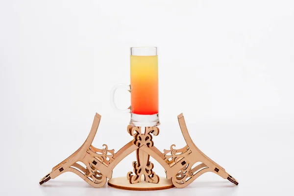 Alcohol cocktail in glass on little decorative table with chairs — Stock Photo, Image