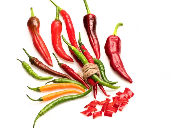 Kleurrijke groenten, cherry tomaat, paprika, Spaanse peper peper geïsoleerd op wit — Stockfoto